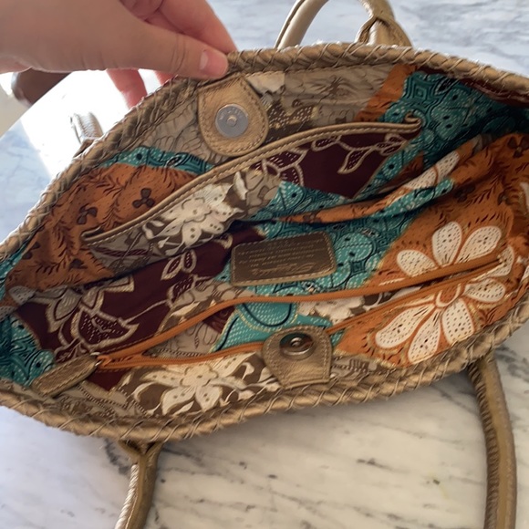 PRICE FIRM Buttery Gold Woven Leather Fossil Bag - Picture 9 of 16